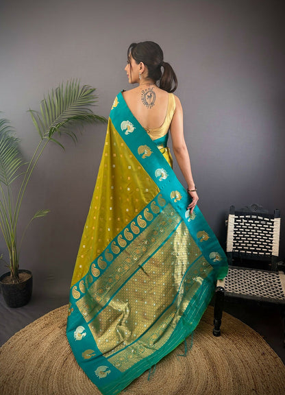 Joban Fashion Green Butti Banarasi Silk Sarees