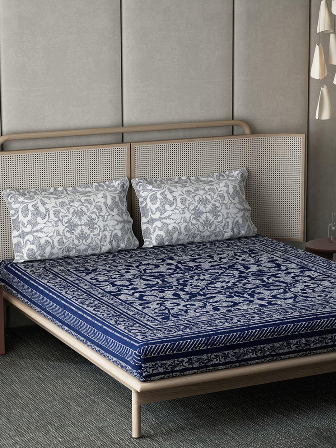 DDecor Blue & White Ethnic Motifs Cotton 140 TC King Bedsheet With 2 Pillow Covers