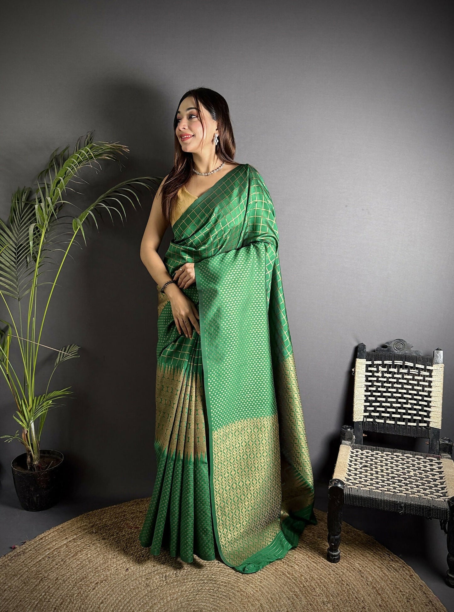 Joban Fashion Emerald Green Banarasi Soft Lichi Silk Checks & Woven Saree