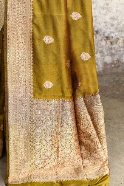 Joban Fashion Olive Green Pure Katan Pure Handloom Banarasi Silk Saree