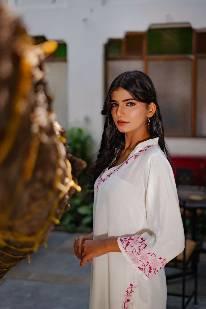 Zibaa Ivory & Pink Muslin Chikankari Kurta