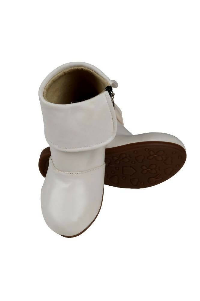 Tiny Bugs Girls Anckle Lenght Boots -White