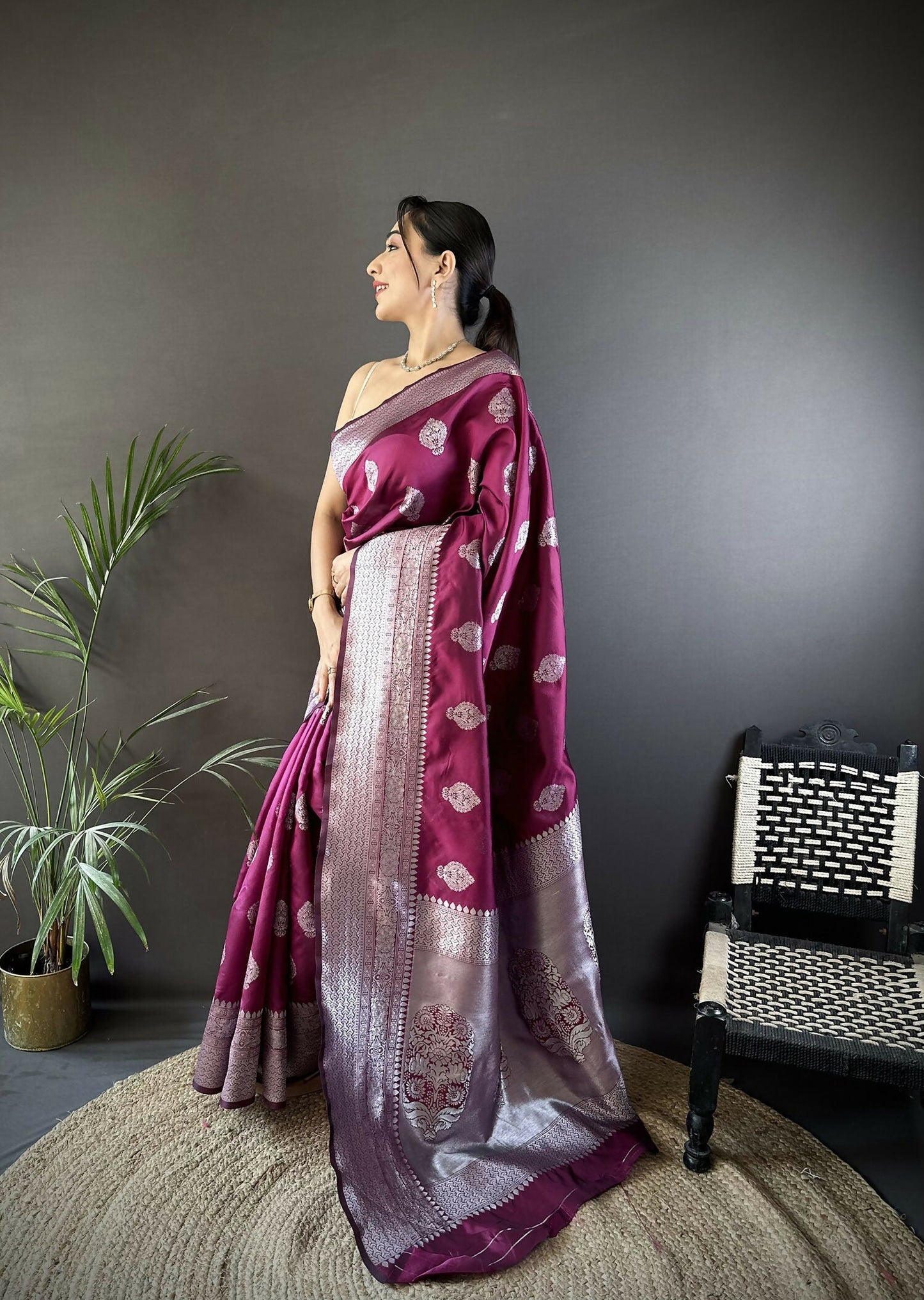 Joban Fashion Magenta Floral Motifs Soft Silk Banarasi Saree