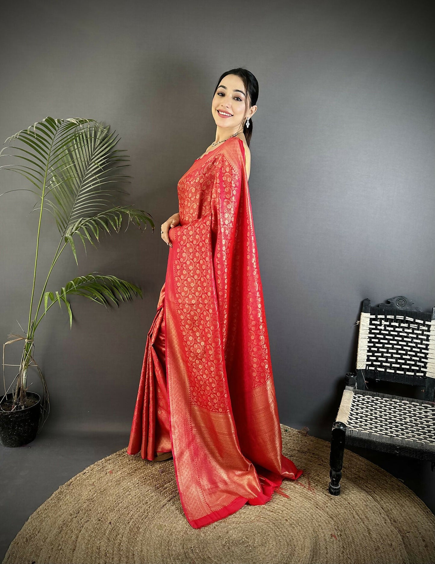 Joban Fashion Red Floral & Paisley Motifs Soft Satin Silk Banarasi Saree