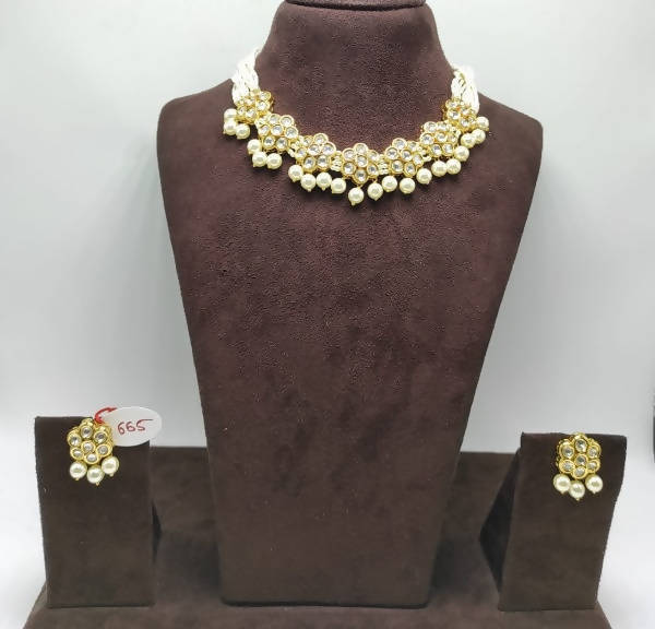 Khavi Arts Enamel Studded Pearl Choker-White