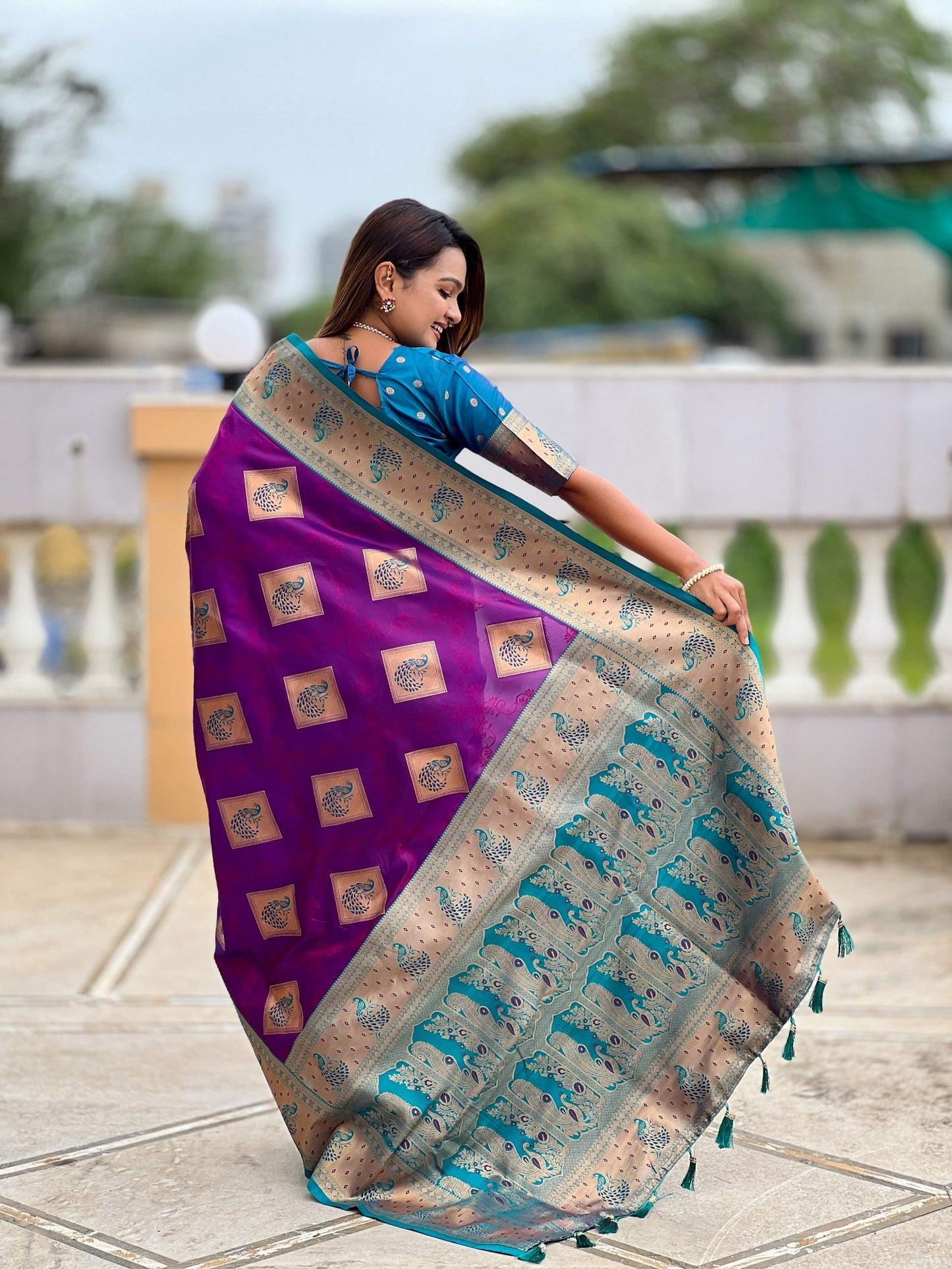 Vedant Vastram Soft Litchi Silk Banarasi Silk Jacquard Saree - Magenta