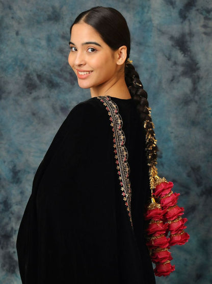 Ruby Raang Gold Gota Pati Work And Dark Pink Rosses With Black Thread & Golden Stones