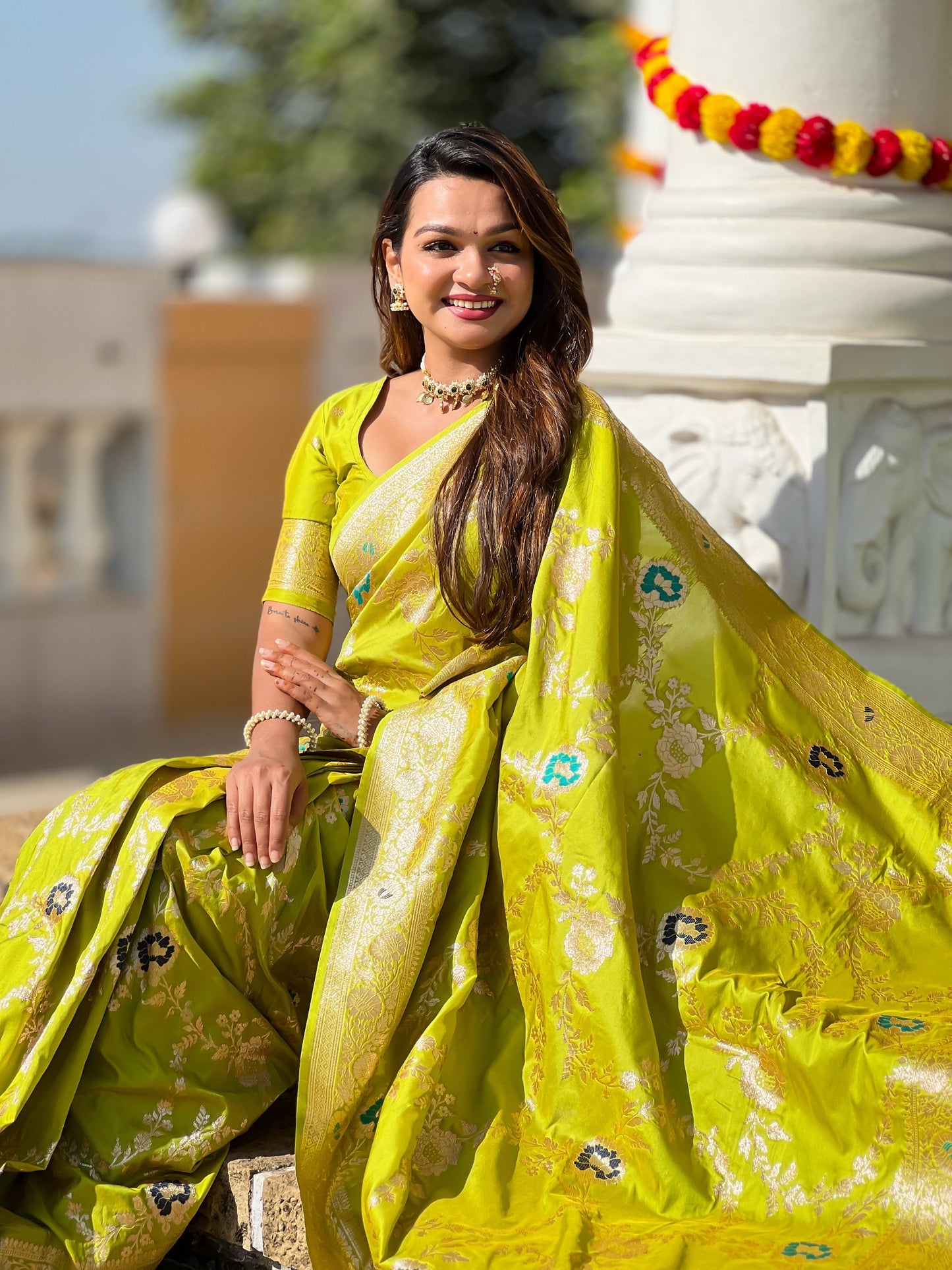 Vedant Vastram Soft Litchi Silk Banarasi Silk Jacquard Saree - Parrot