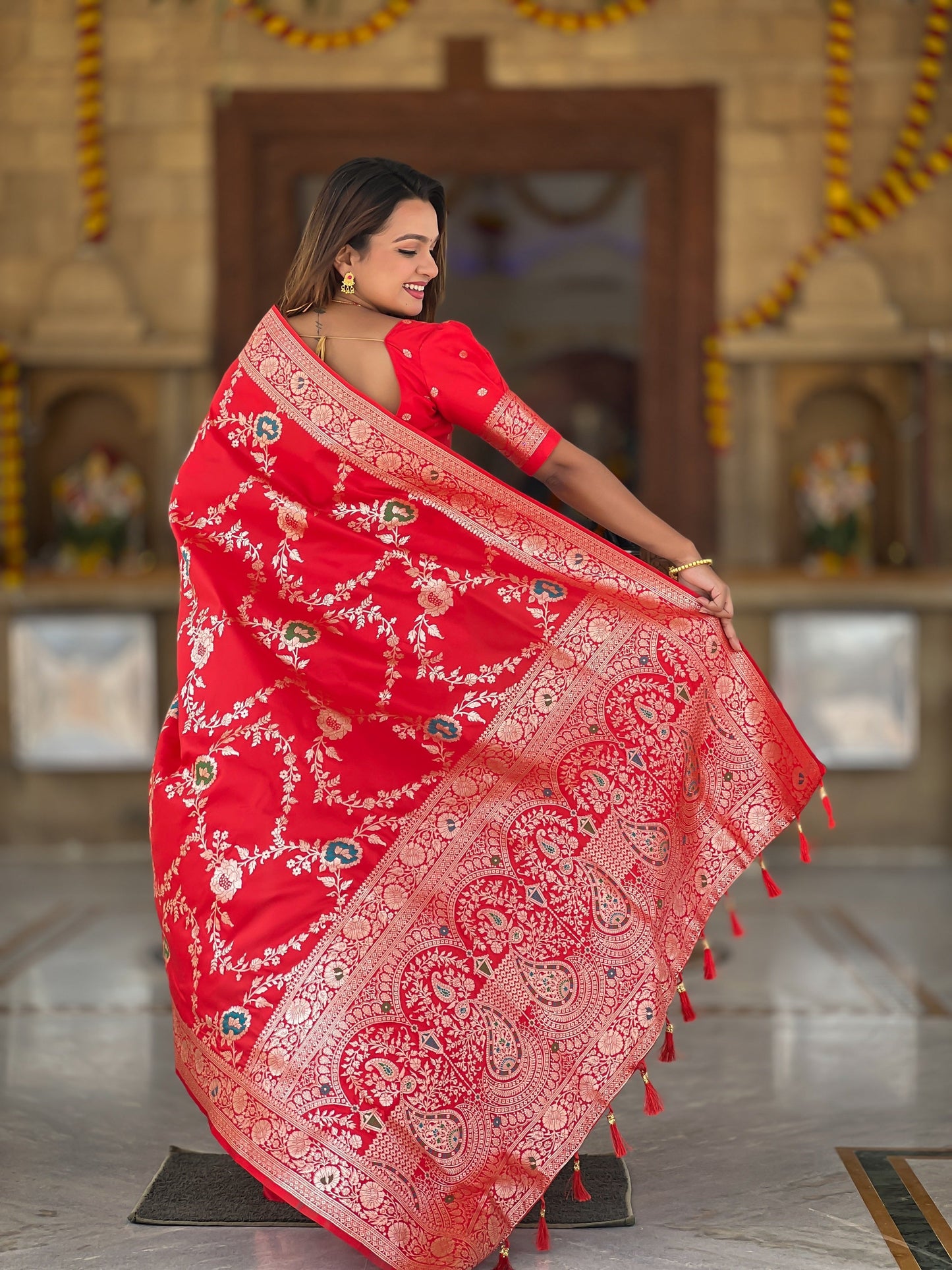 Vedant Vastram Soft Litchi Silk Banarasi Silk Jacquard Saree - Red