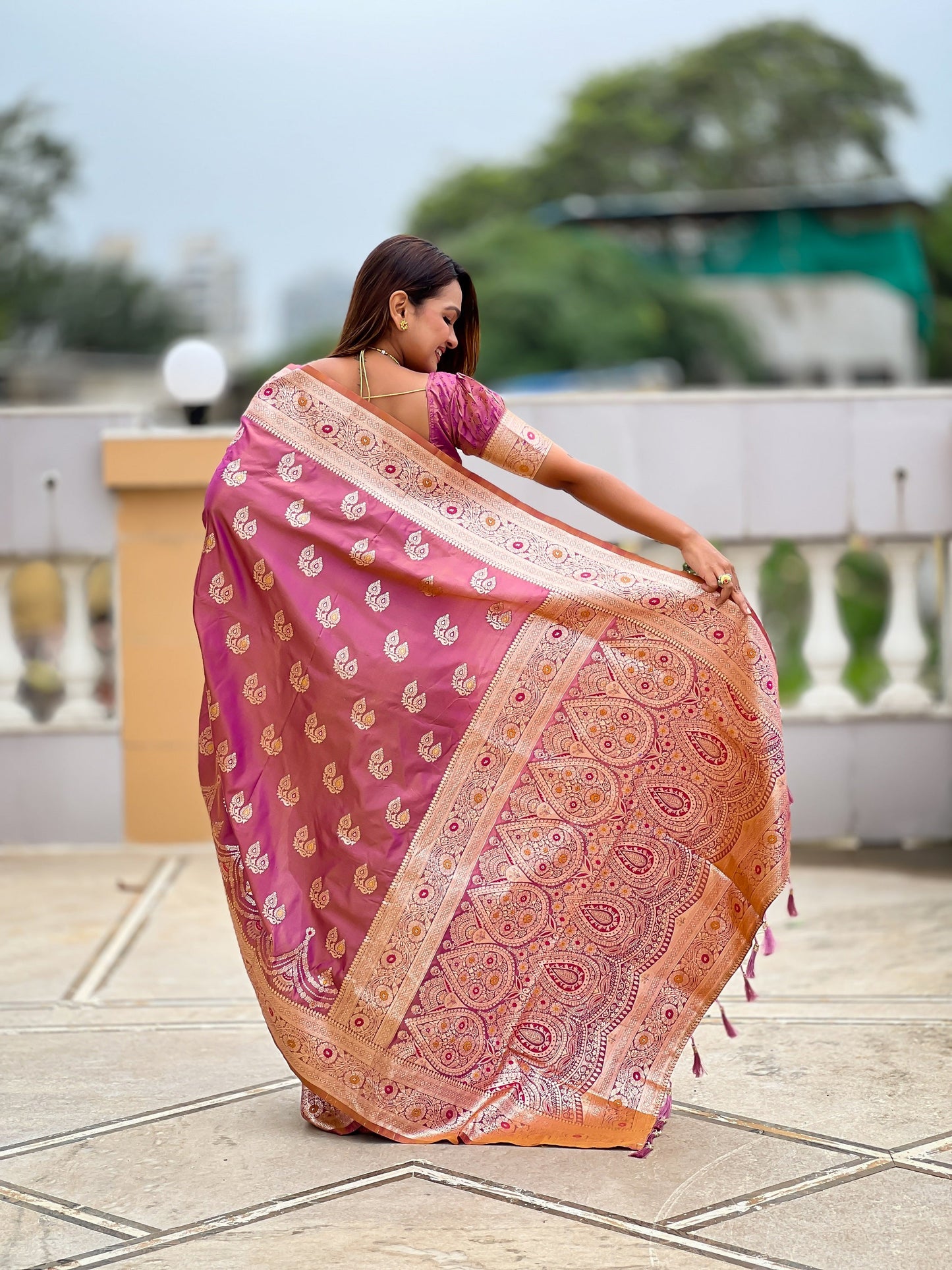 Vedant Vastram Soft Litchi Silk Banarasi Silk Jacquard Saree - Purple