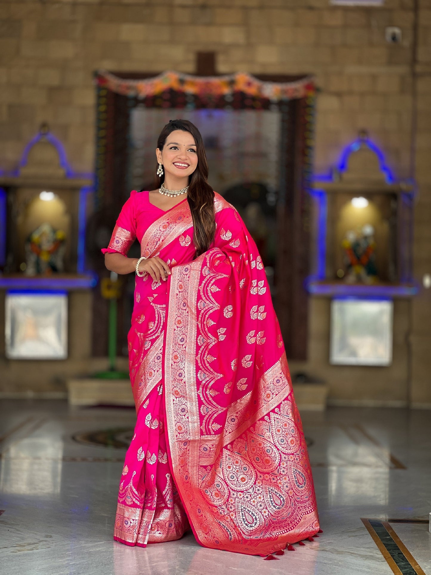 Vedant Vastram Soft Litchi Silk Banarasi Silk Jacquard Saree - Pink