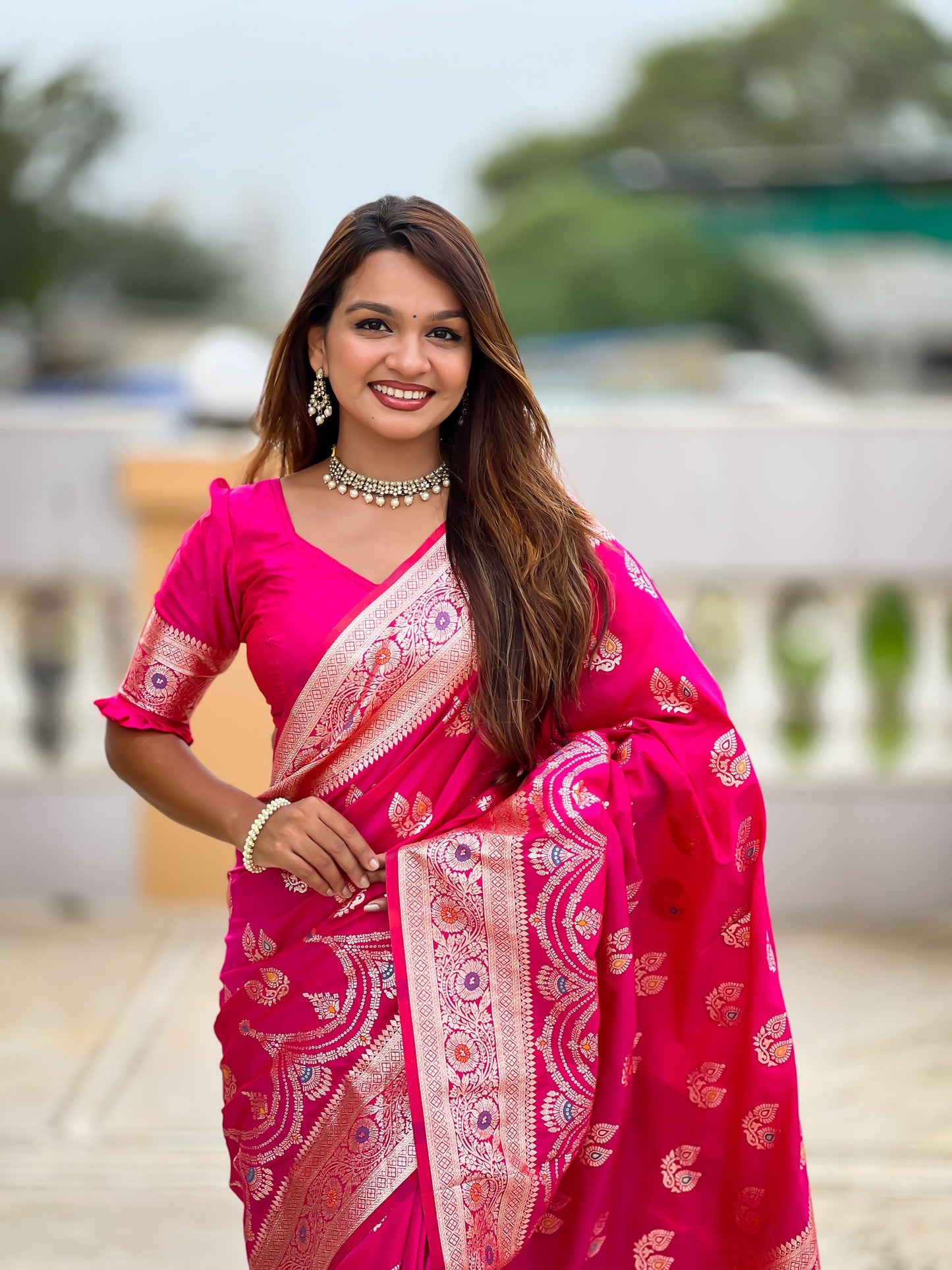 Vedant Vastram Soft Litchi Silk Banarasi Silk Jacquard Saree - Pink