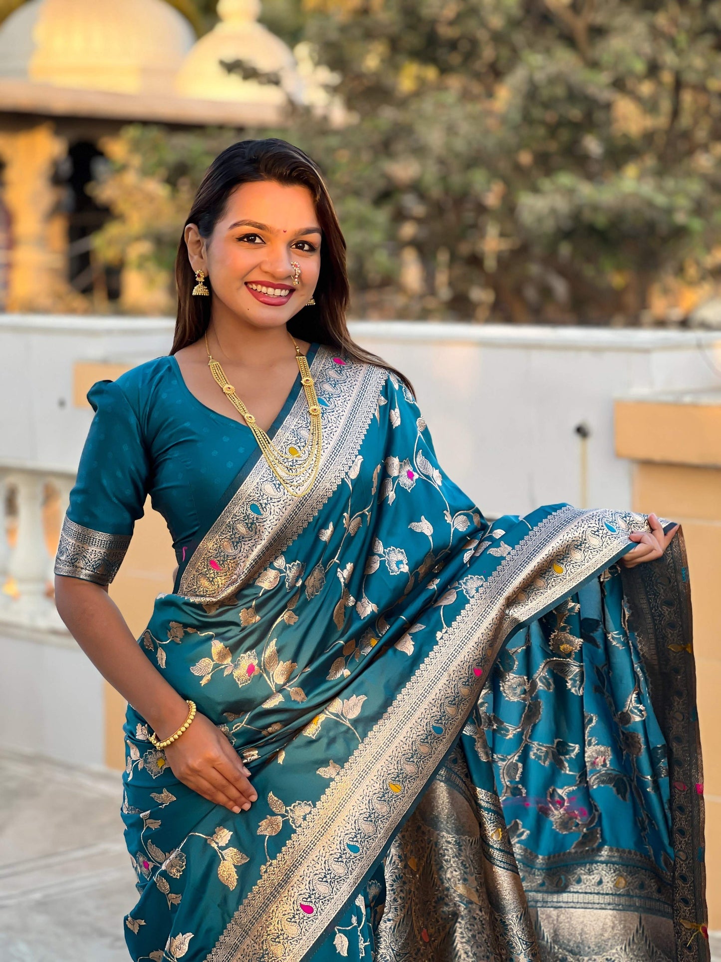 Vedant Vastram Soft Litchi Silk Banarasi Silk Jacquard Saree - Morpich