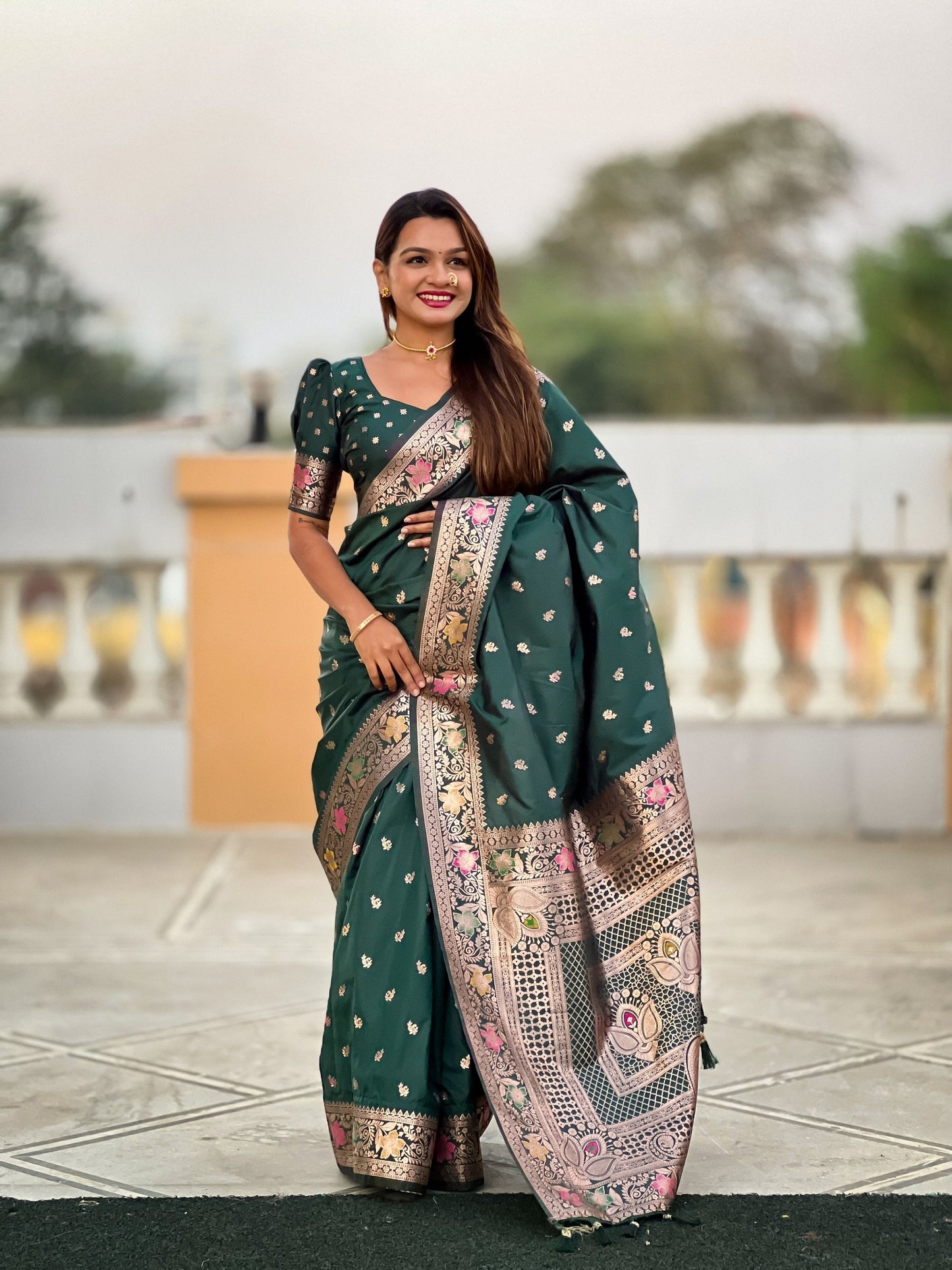 Vedant Vastram Soft Litchi Silk Banarasi Silk Jacquard Saree - Green