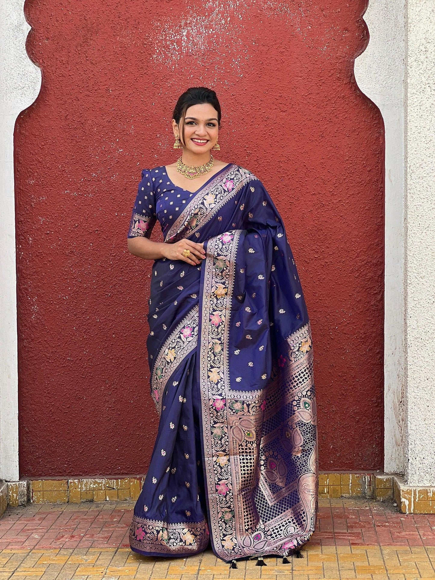 Vedant Vastram Soft Litchi Silk Banarasi Silk Jacquard Saree - Navy Blue