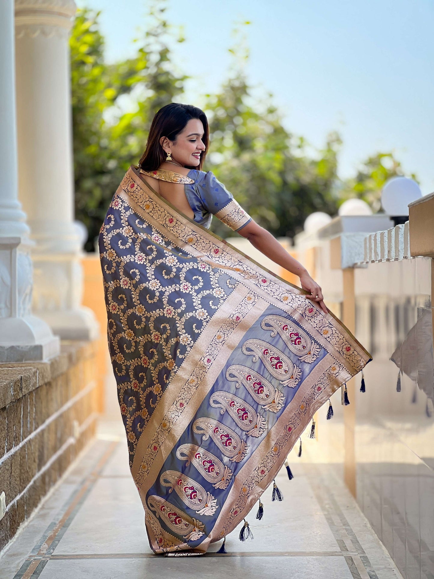 Vedant Vastram Soft Litchi Silk Banarasi Silk Jacquard Saree - Grey