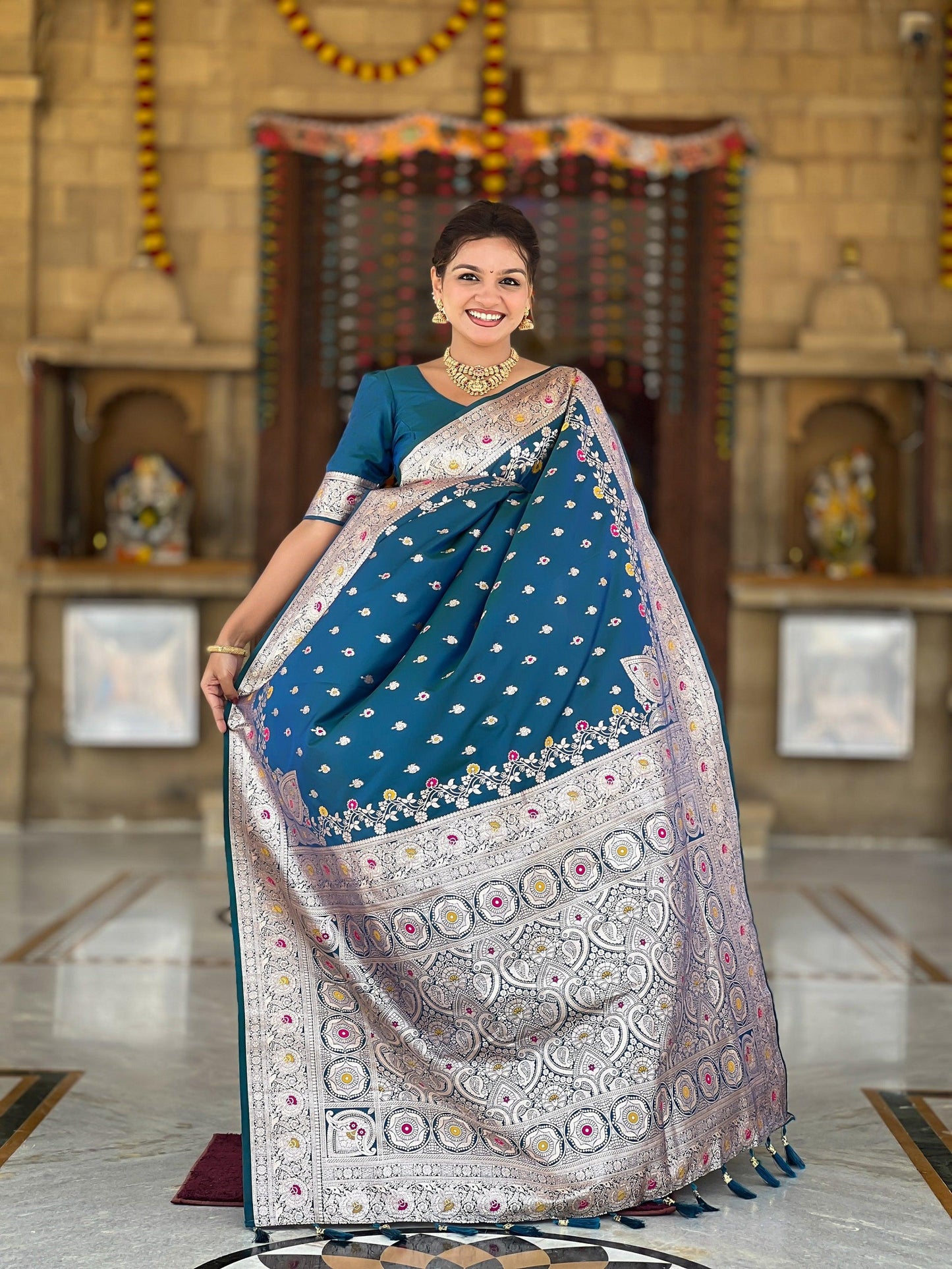 Vedant Vastram Soft Litchi Silk Banarasi Silk Jacquard Saree - Morpich