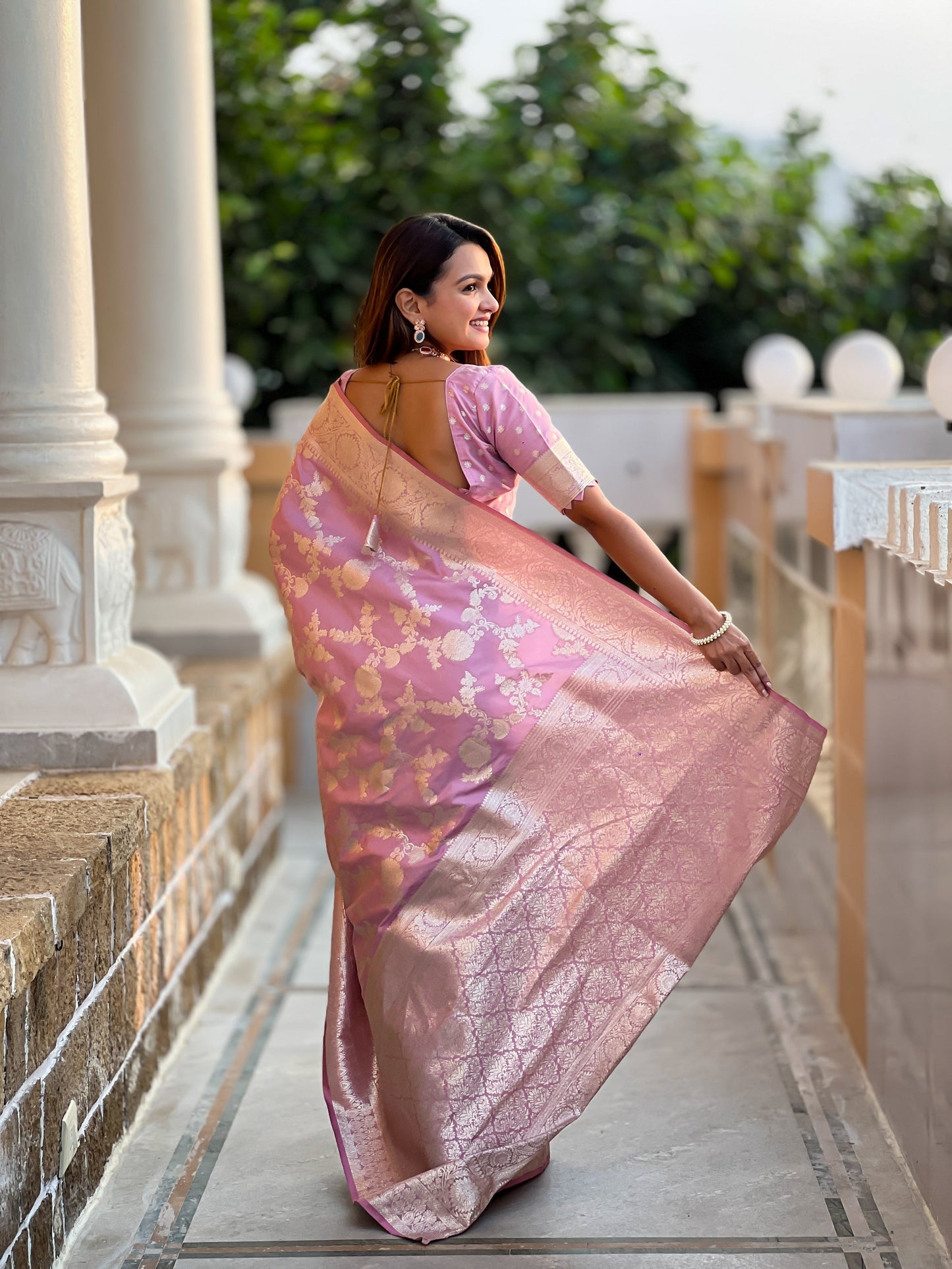 Vedant Vastram Soft Litchi Silk Banarasi Silk Jacquard Saree - Pink