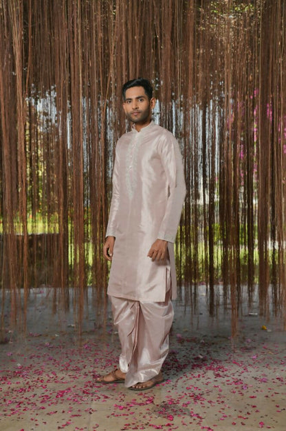 Sandstone Kanjivaram Machien Embroidered Pattu Set by Hilo Design