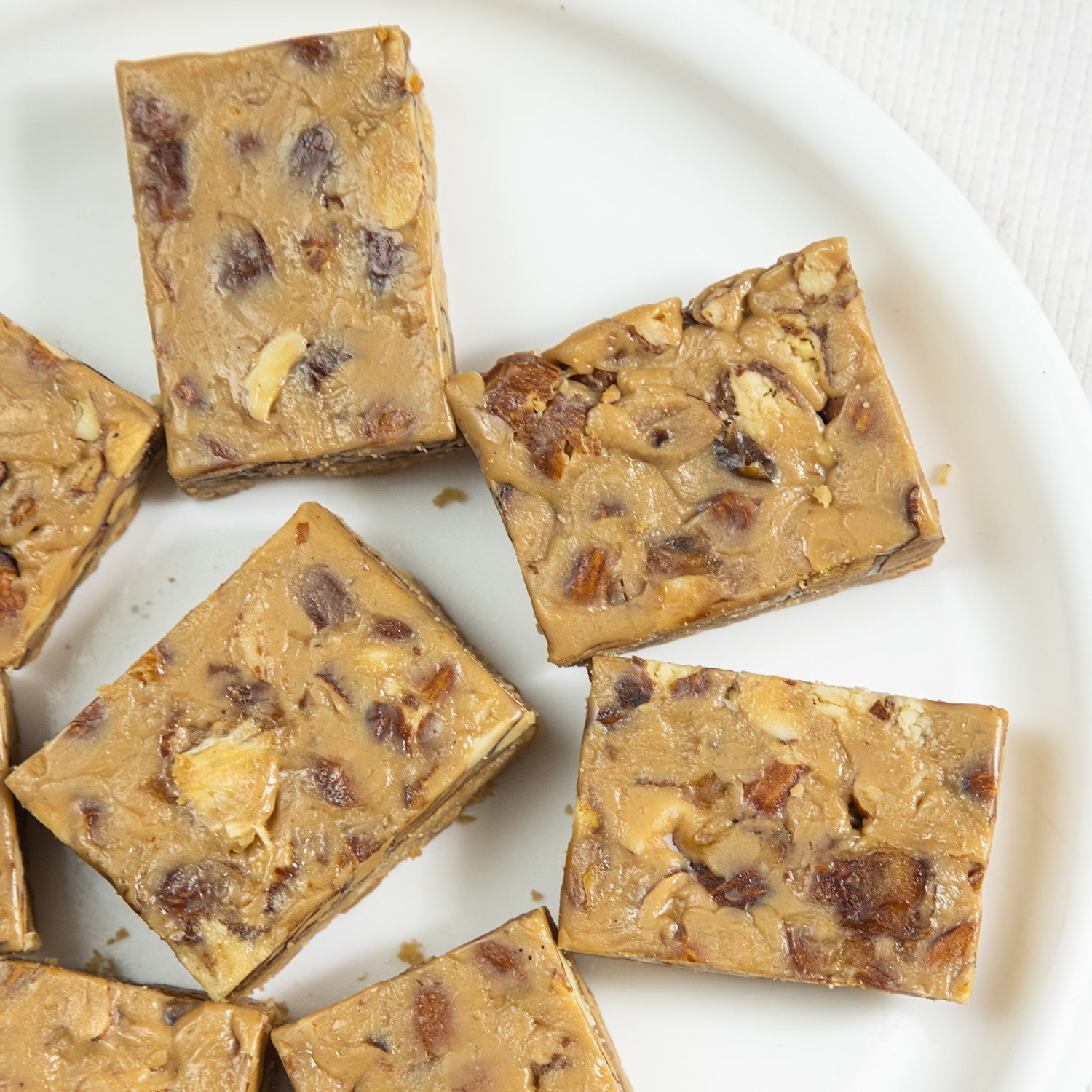 Olive Mithai Shop Crunchy Honey Almond - 1 kg