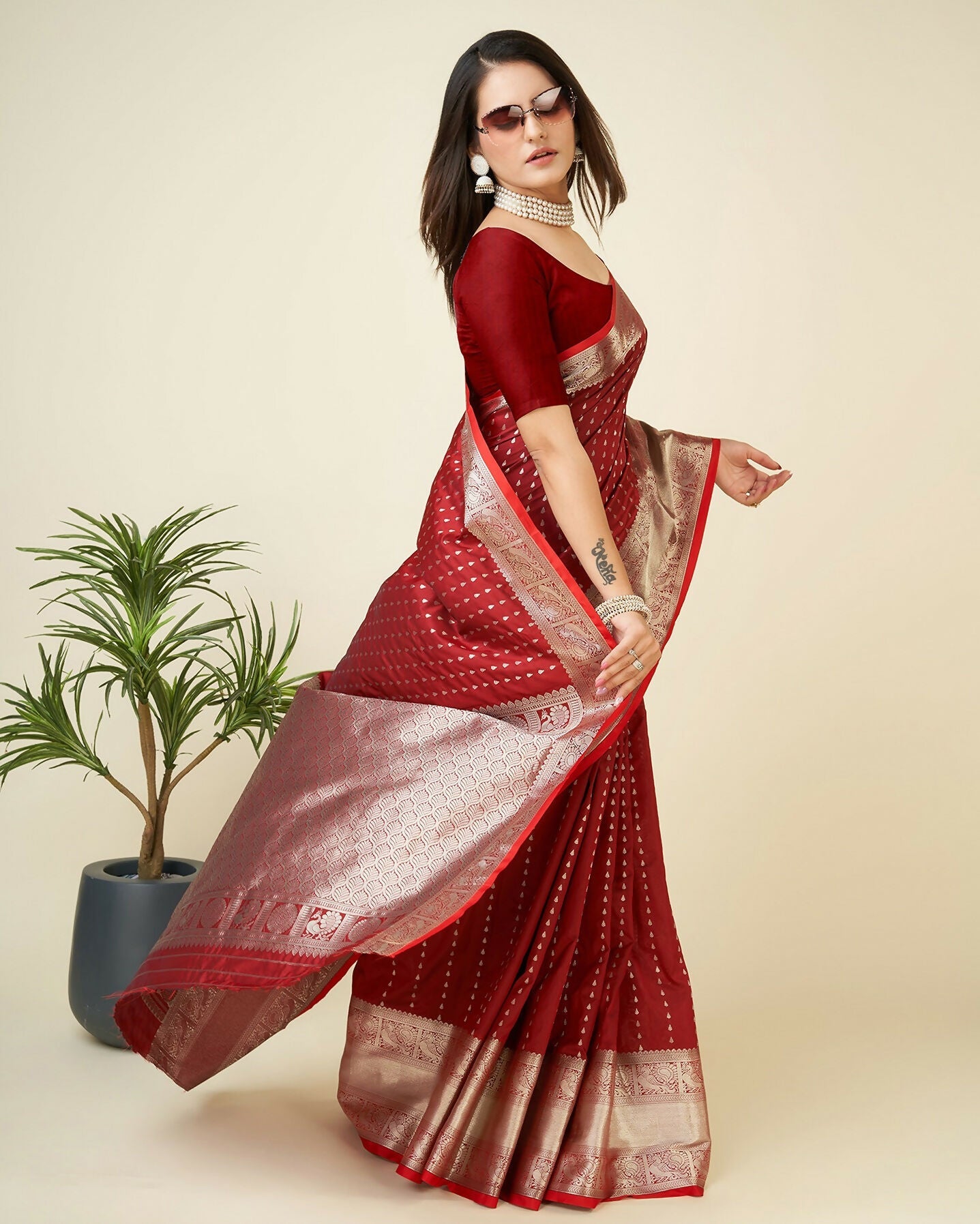 Joban Fashion Red Small Butti Banarasi Silk Sarees