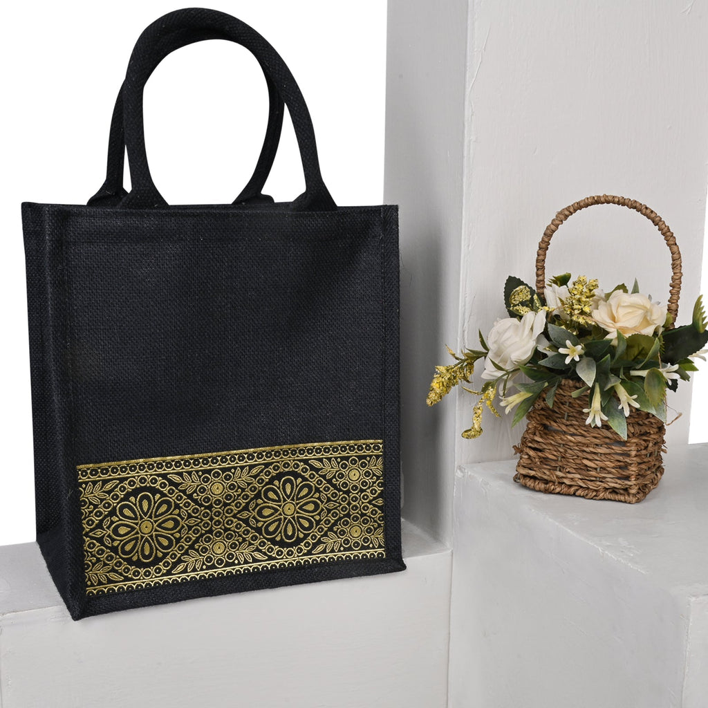 Jute Cottage Lace Zipper Lunch Bag