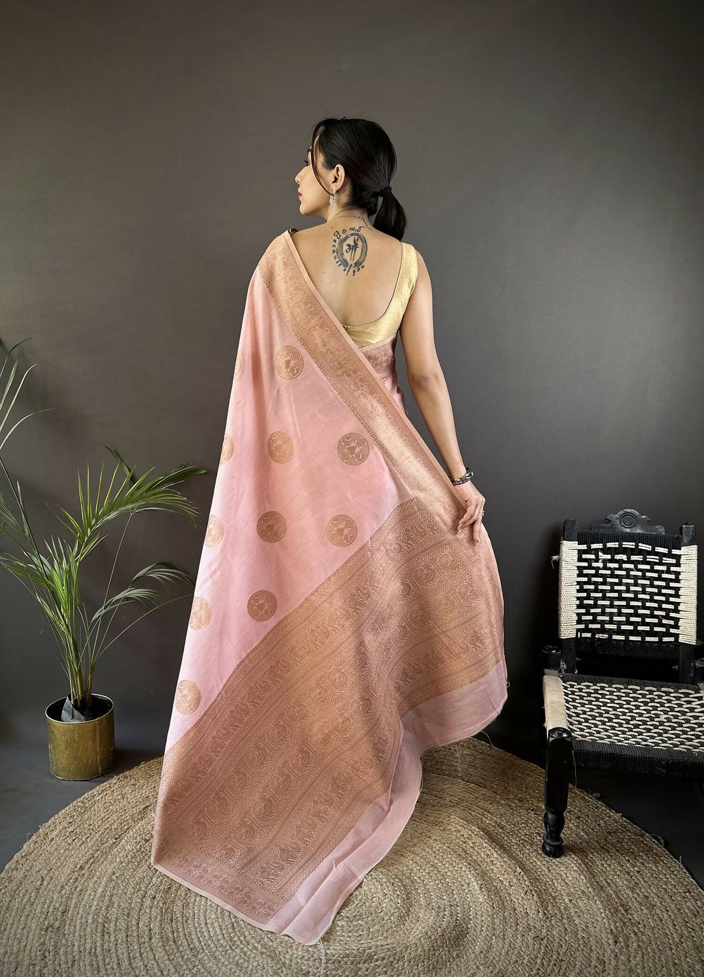 Joban Fashion Peach Floral & Paisley Linen Silk Banarasi Saree