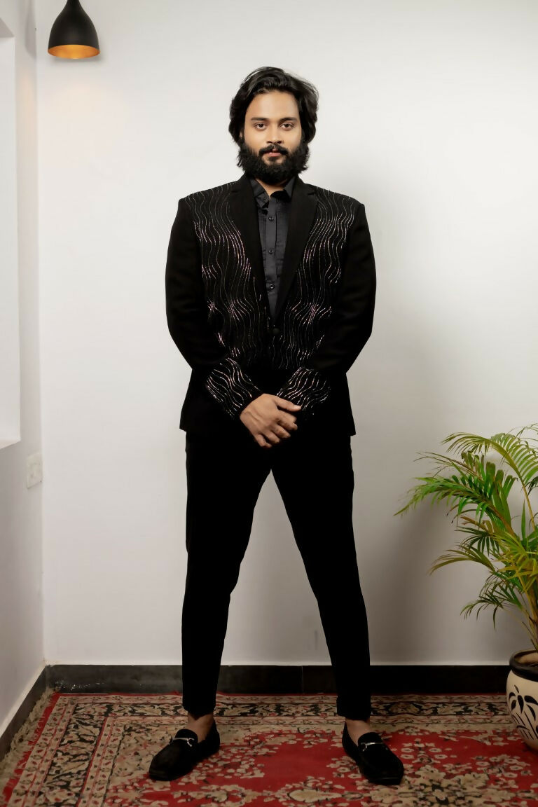 Alish - Embroidered Blazer by Hilo Design