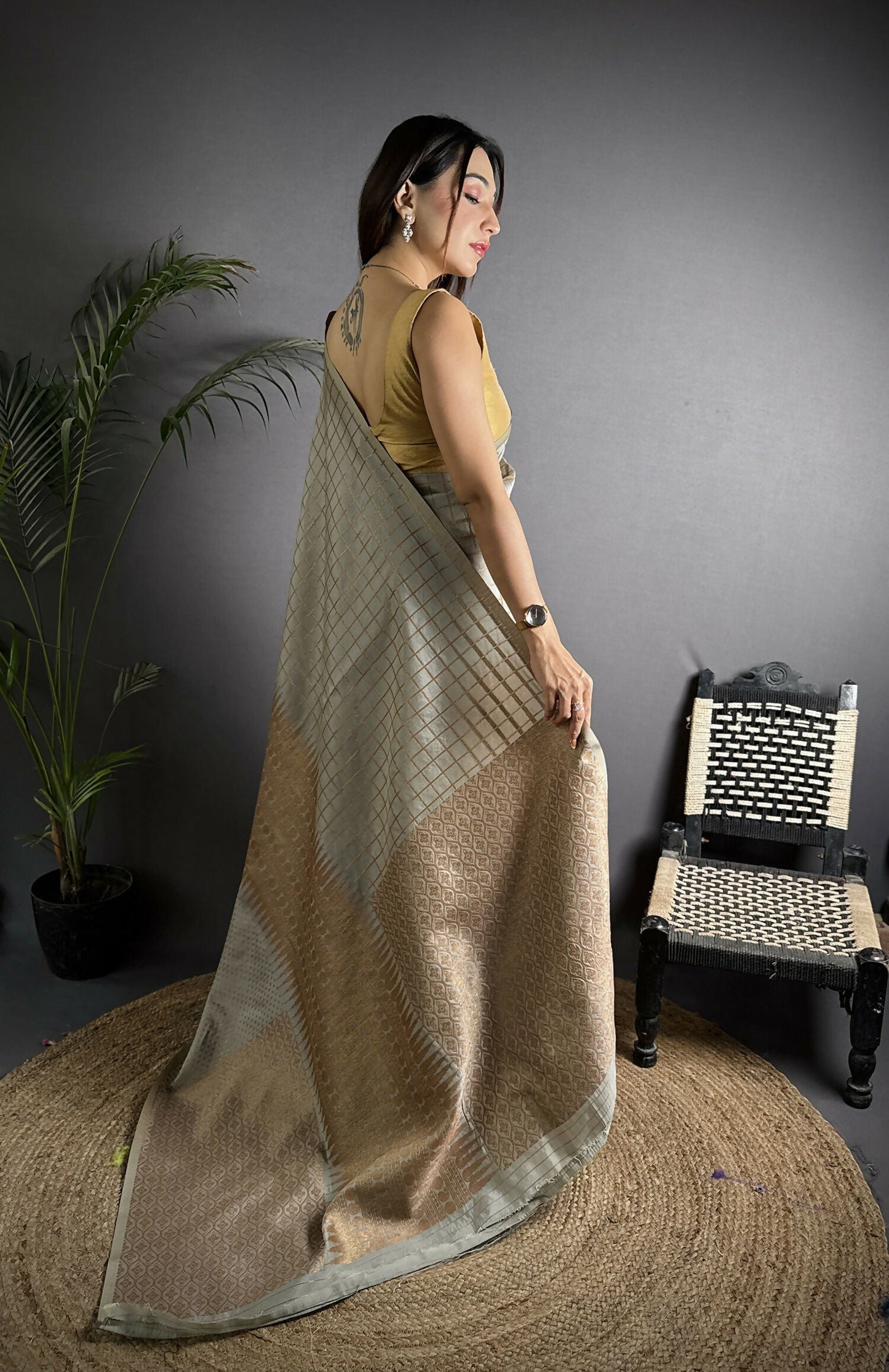 Joban Fashion Grey Banarasi Soft Lichi Silk Checks & Woven Saree