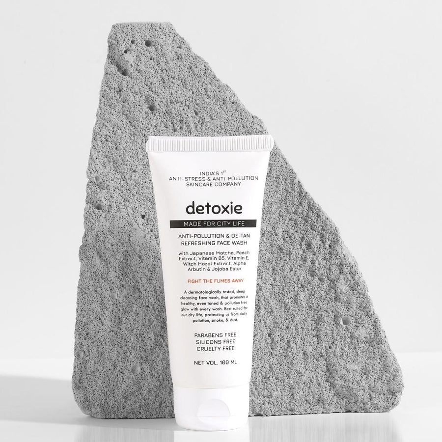 Detoxie Anti-Pollution & De-Tan Refreshing Face Wash - 100 ml