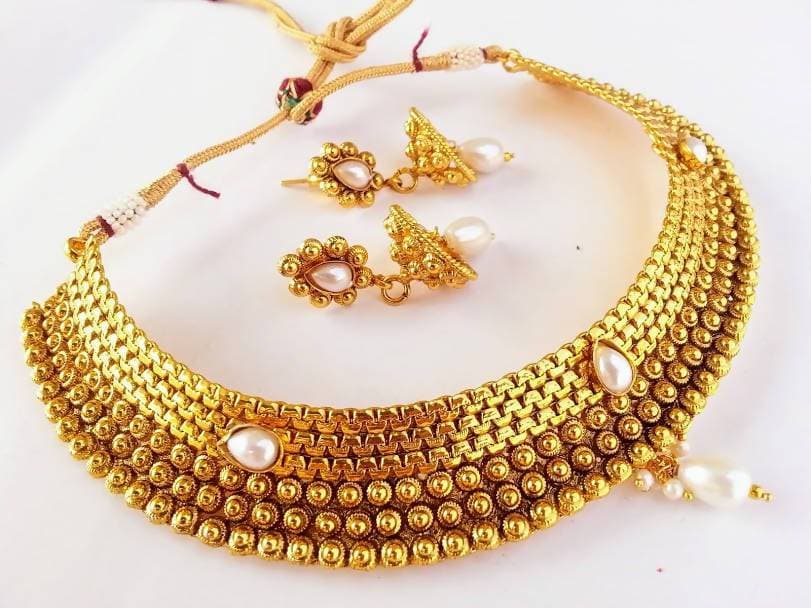 White kemp Antique Necklace set