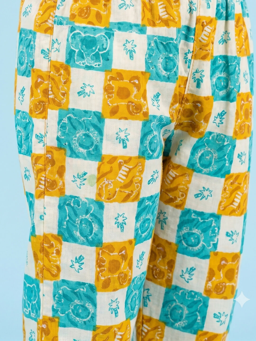 Breathables Woven Cotton Half Sleeves Checks Shirt & Pyjama Multicolour