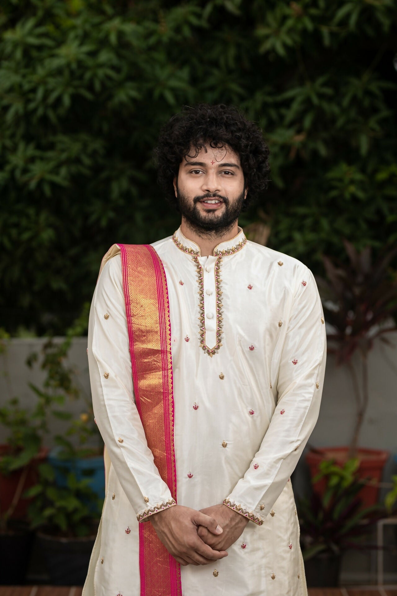 Hand Embroidered Pattu Set by Hilo Design