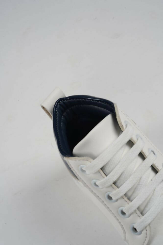 Tiny Bugs For Boys & Girls Mid Top Sneakers - White & Blue