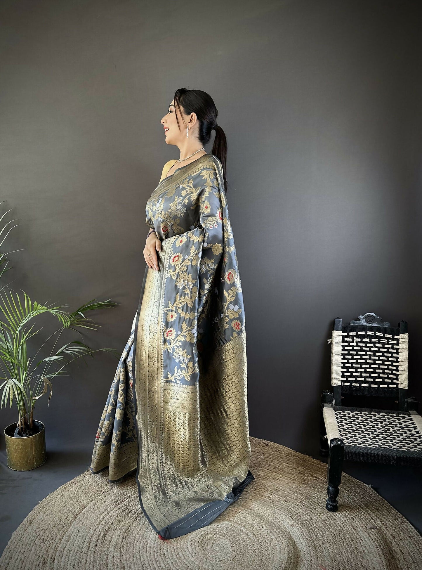 Joban Fashion Grey Floral & Ethnic Motifs Design Soft Silk Meenakari Banarasi Saree