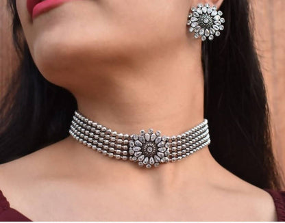 Mominos Fashion Silver color Necklace with Kundan work Mangalsutra