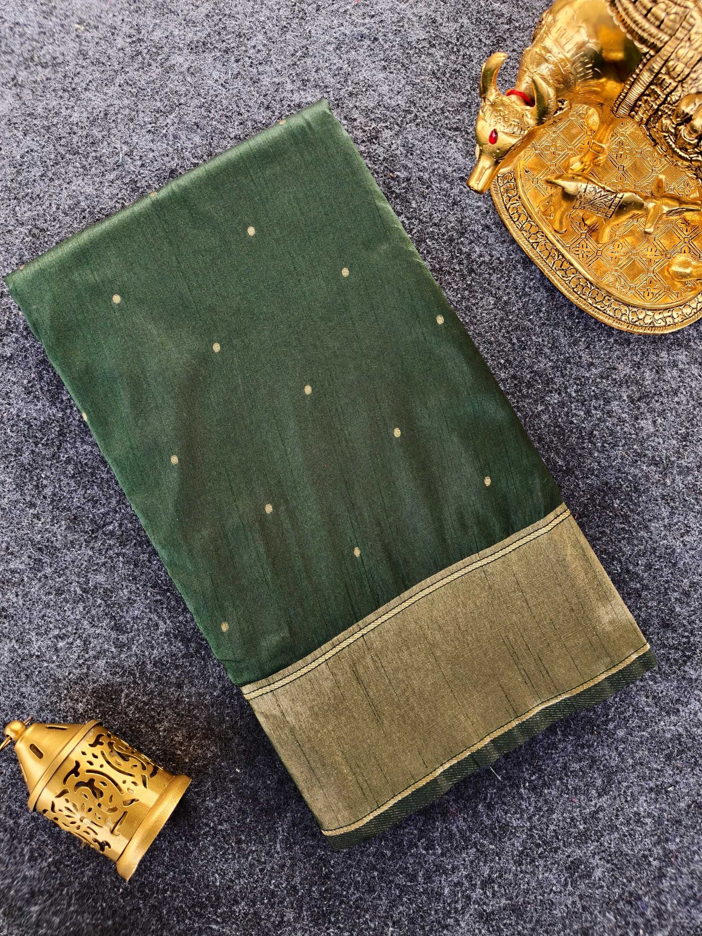 Mameraa Sarees Green Silk Blend Zari Banarasi Weaving Saree With Blouse-Green