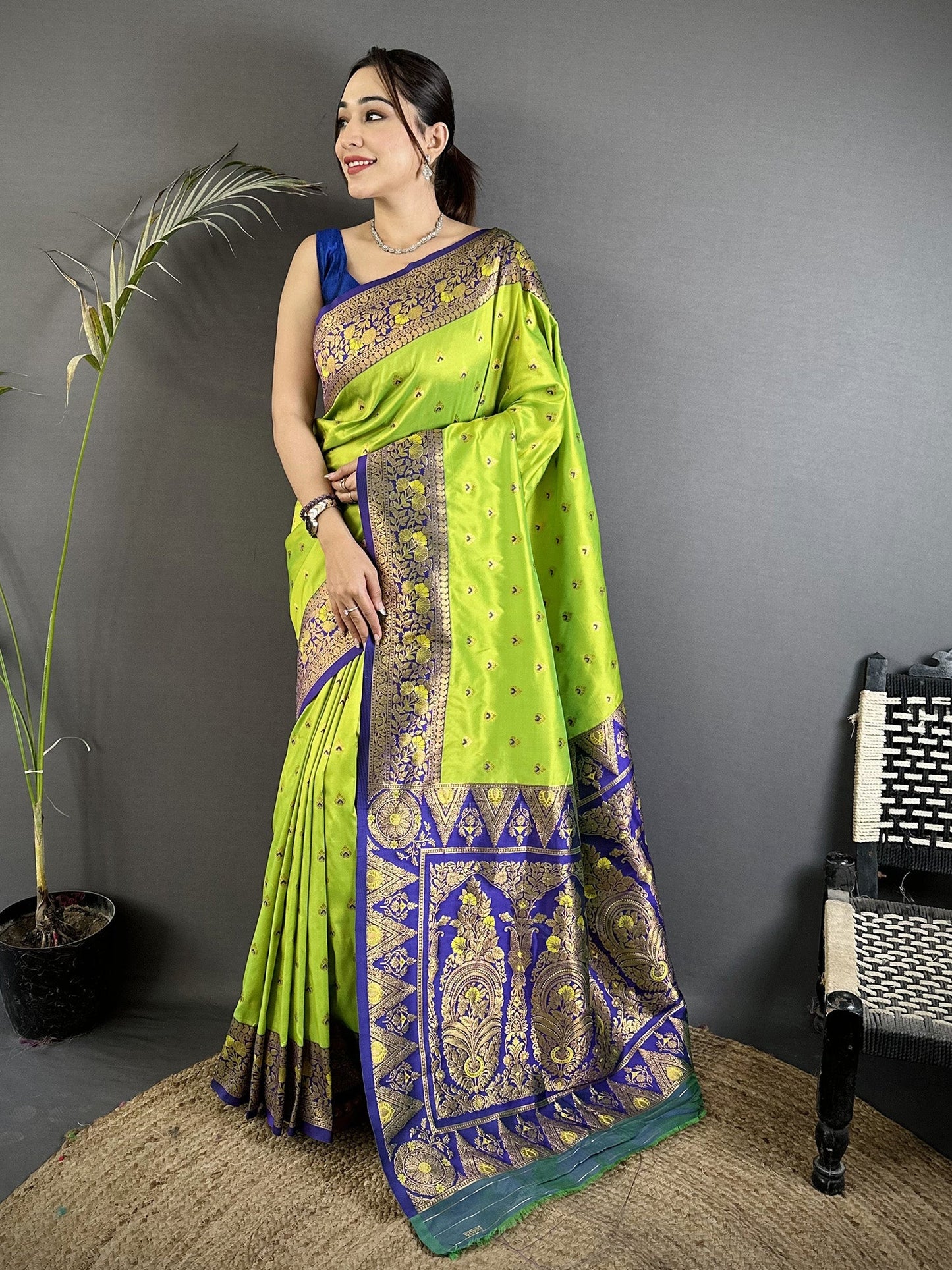 Elora Green Soft Silk Intricate Motifs Zari Weaving Banarasi Saree With Contrast Weaving Border