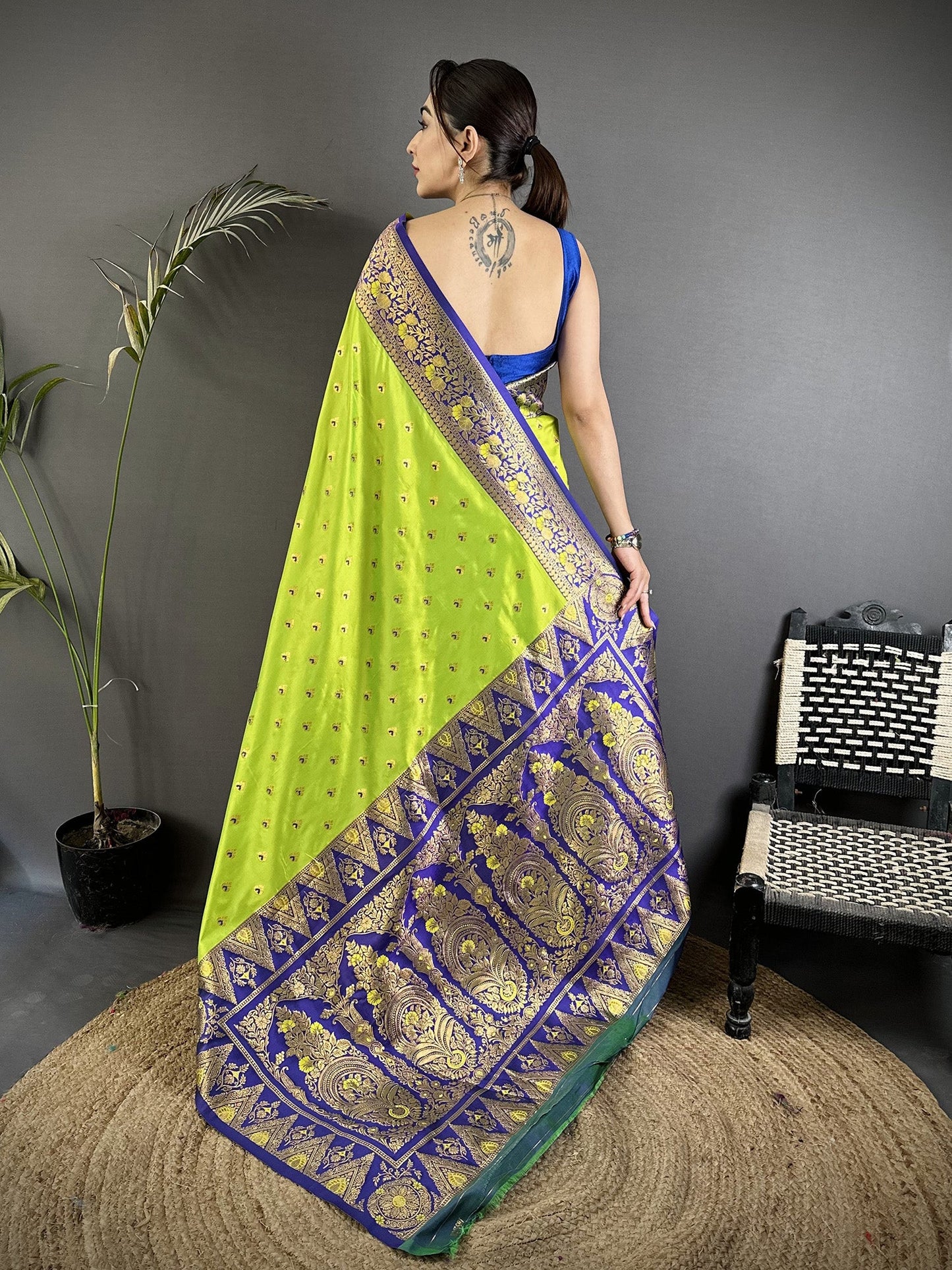 Elora Green Soft Silk Intricate Motifs Zari Weaving Banarasi Saree With Contrast Weaving Border