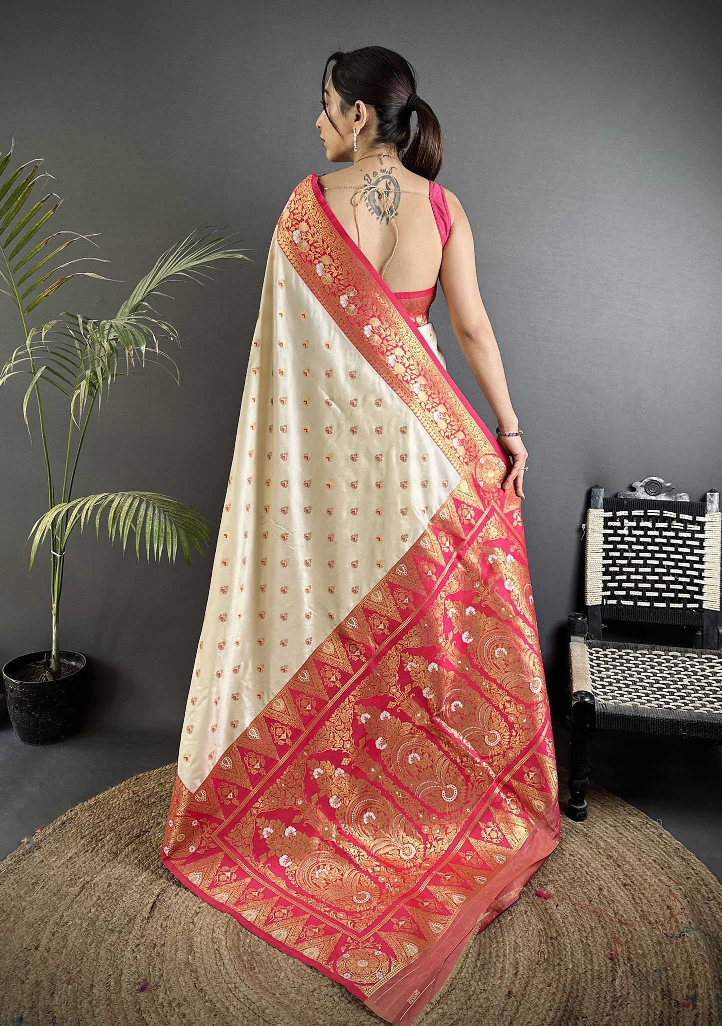 Elora Off White Soft Silk Intricate Motifs Zari Weaving Banarasi Saree With Contrast Weaving Border