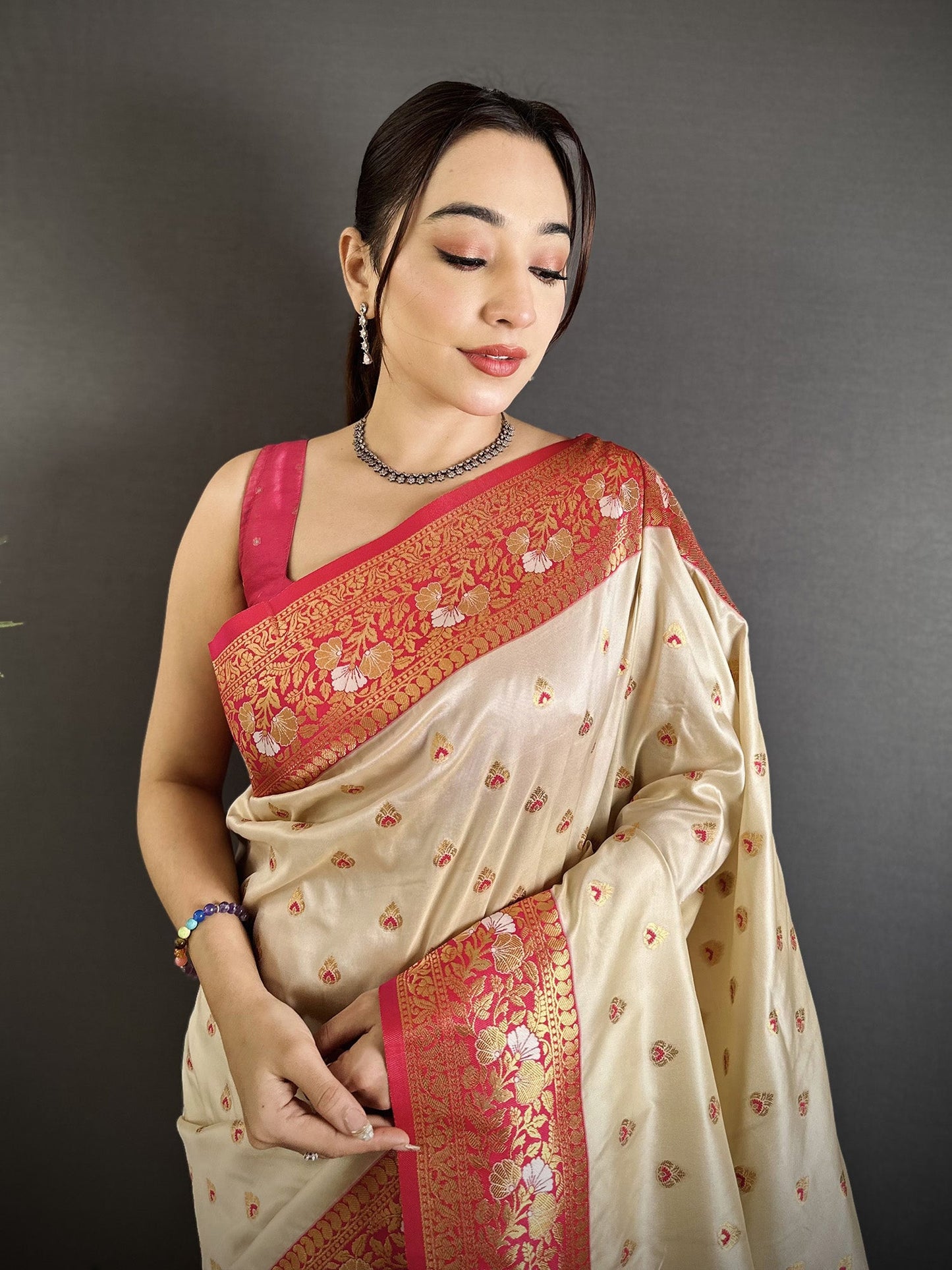 Elora Off White Soft Silk Intricate Motifs Zari Weaving Banarasi Saree With Contrast Weaving Border