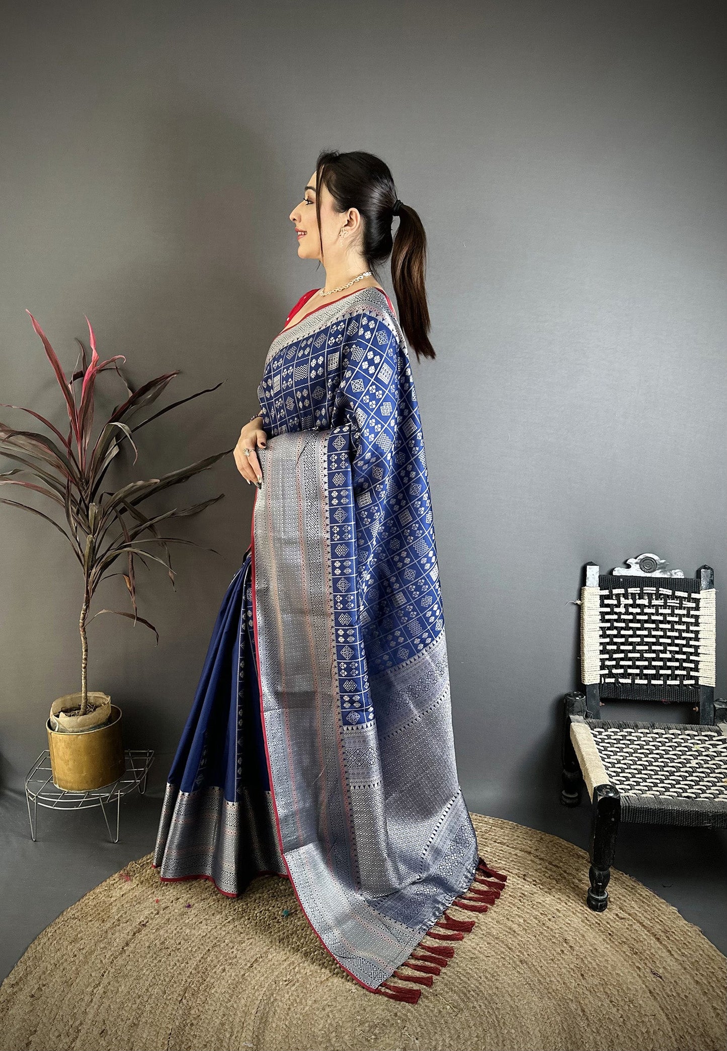 Elora Dark Blue Banarasi Silk Geometric Shape Kanjivaram Sarees