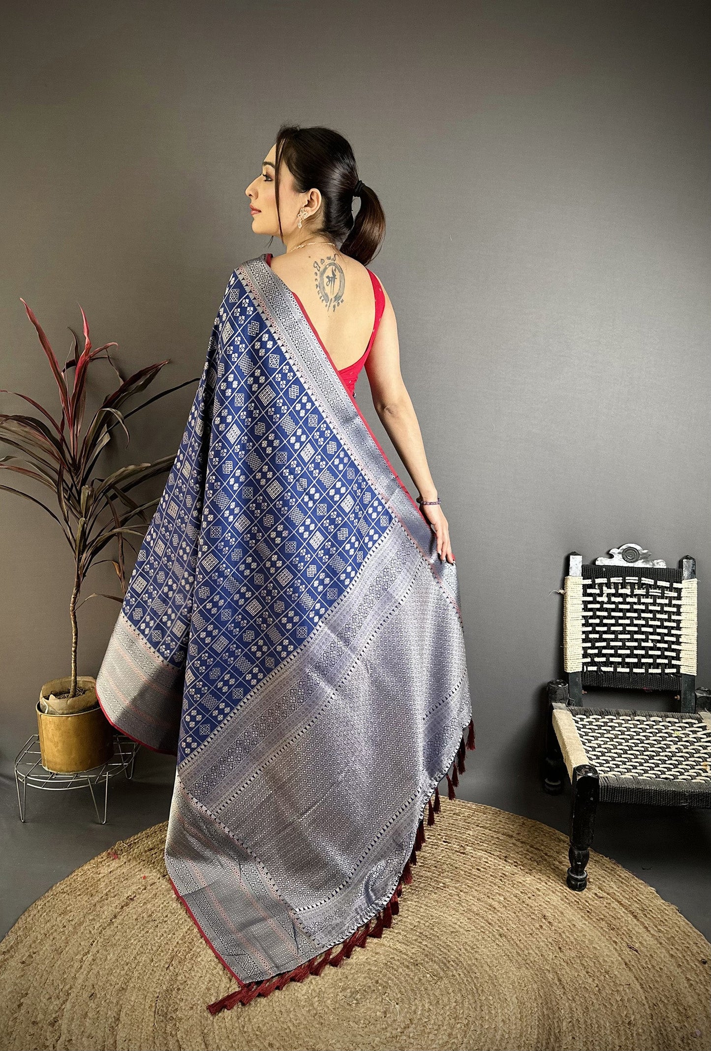 Elora Dark Blue Banarasi Silk Geometric Shape Kanjivaram Sarees