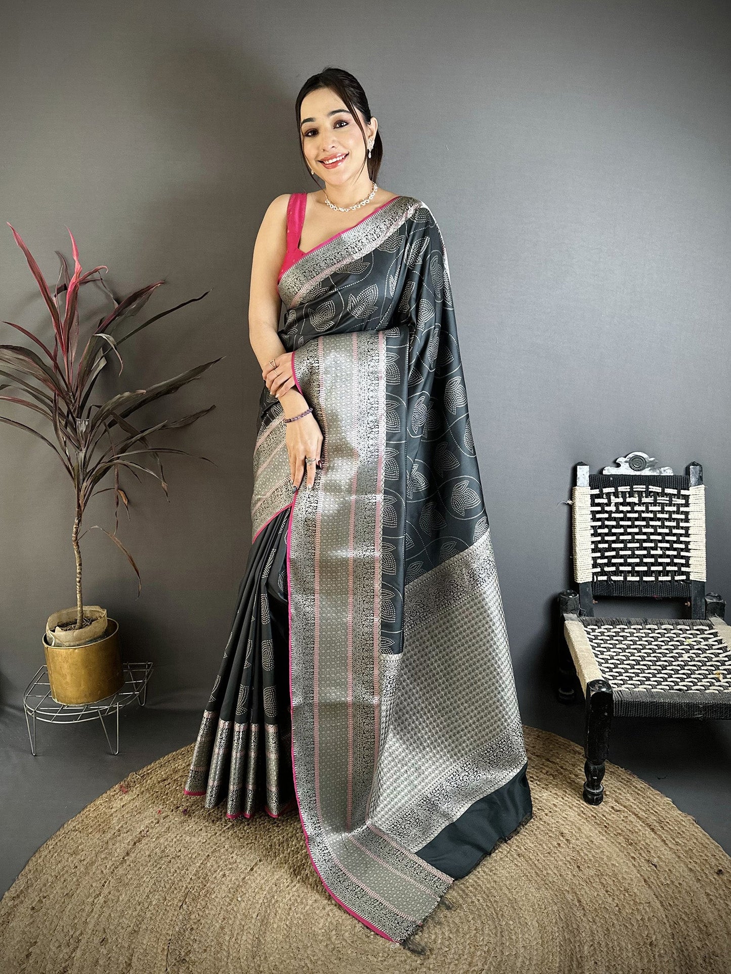 Elora Black Banarasi Silk Leaf Motif Kanjivaram Sarees