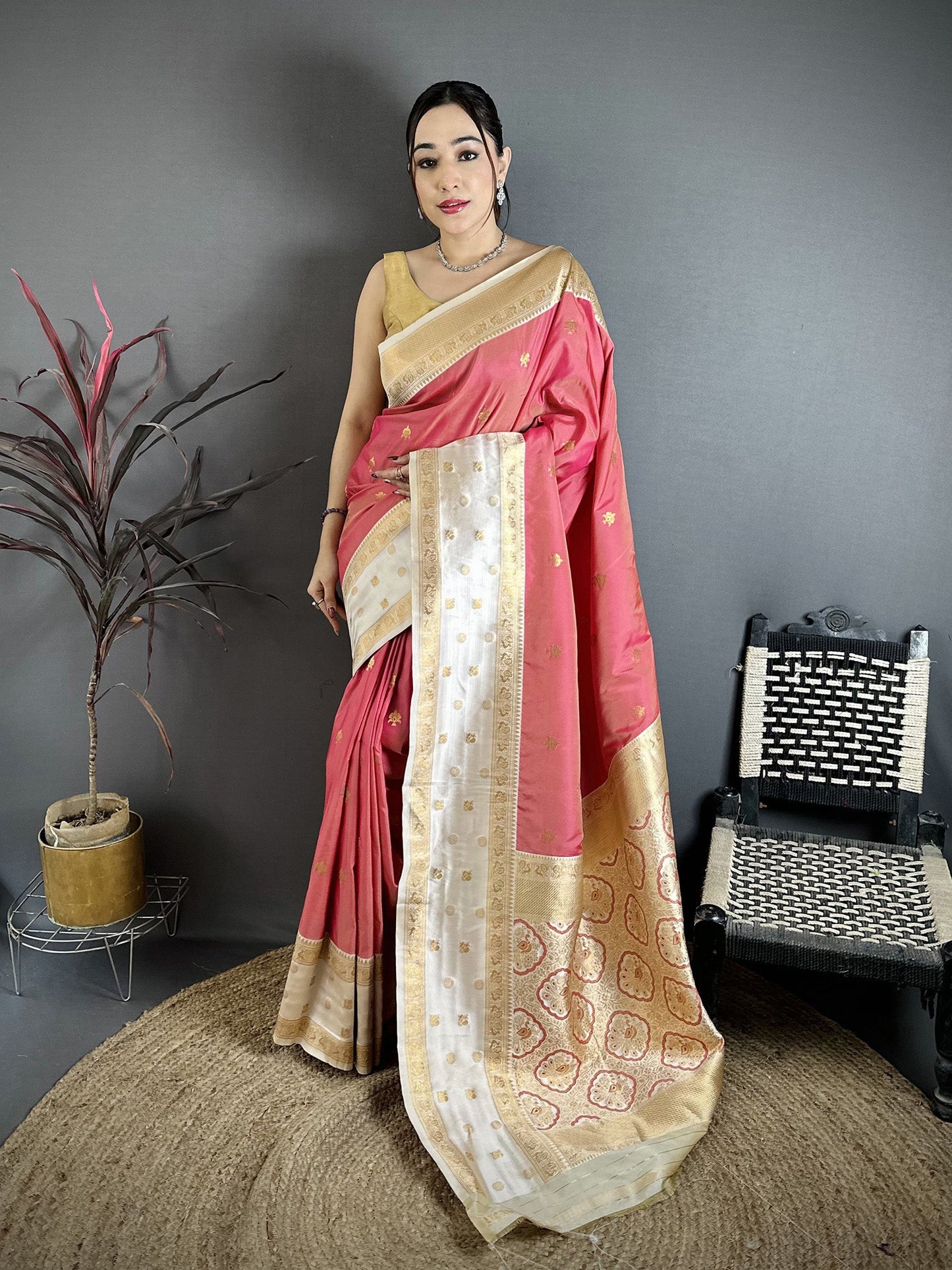 Elora Pink Soft Silk Small Floral Zari Butti Gold Zari Weaving Banarasi Saree