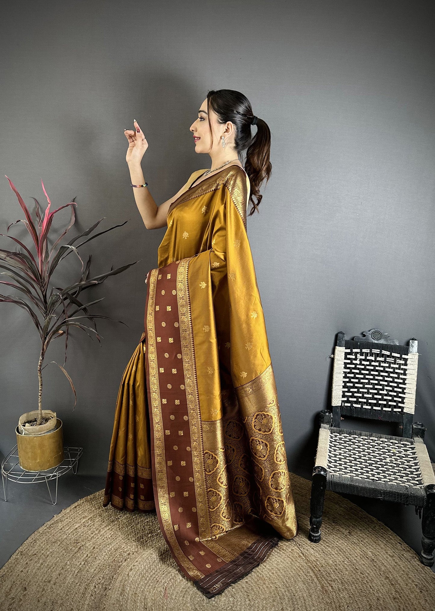 Elora Golden Bronze Soft Silk Small Floral Zari Butti Gold Zari Weaving Banarasi Saree