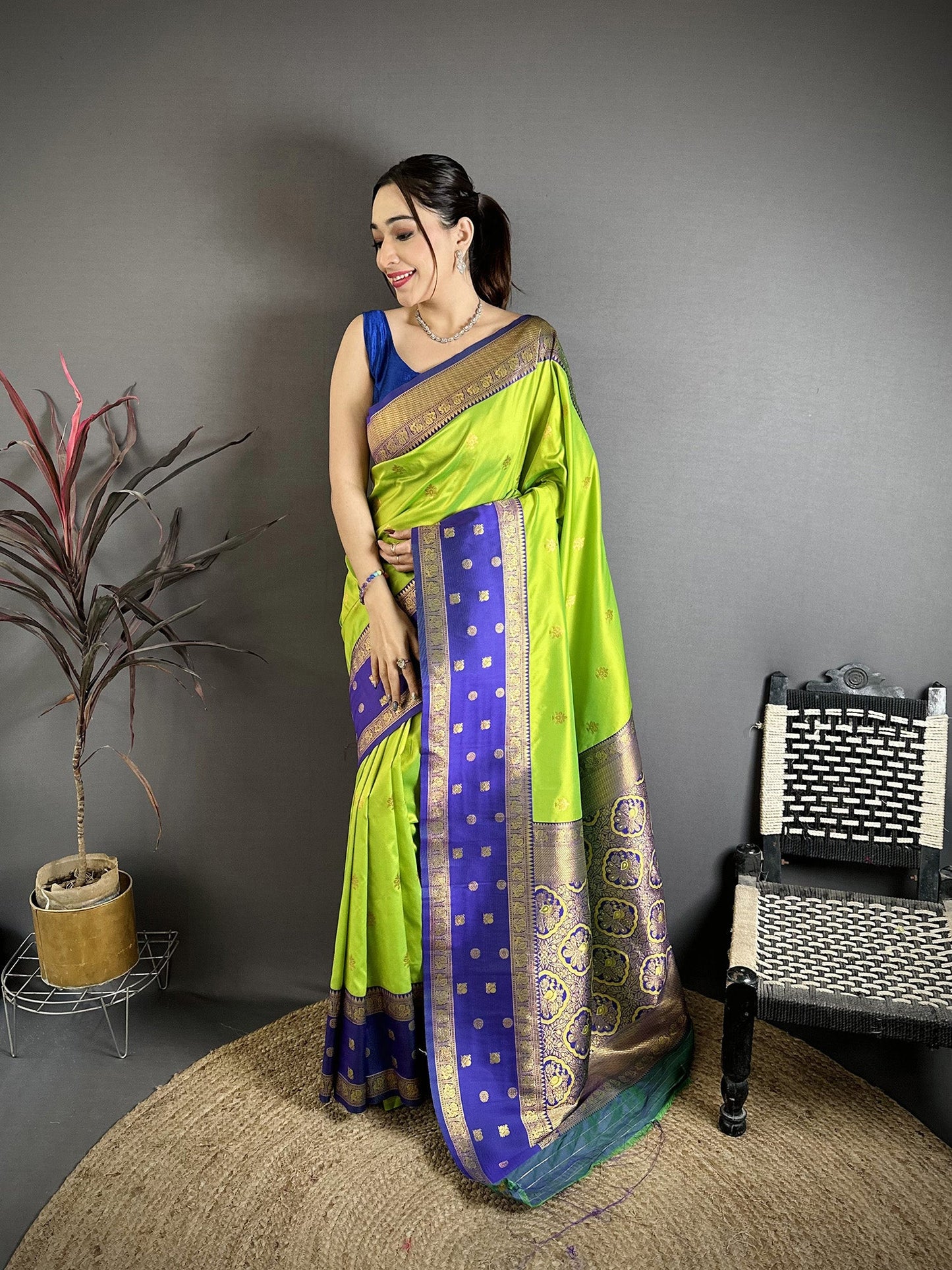 Elora Parrot Green Soft Silk Small Floral Zari Butti Gold Zari Weaving Banarasi Saree