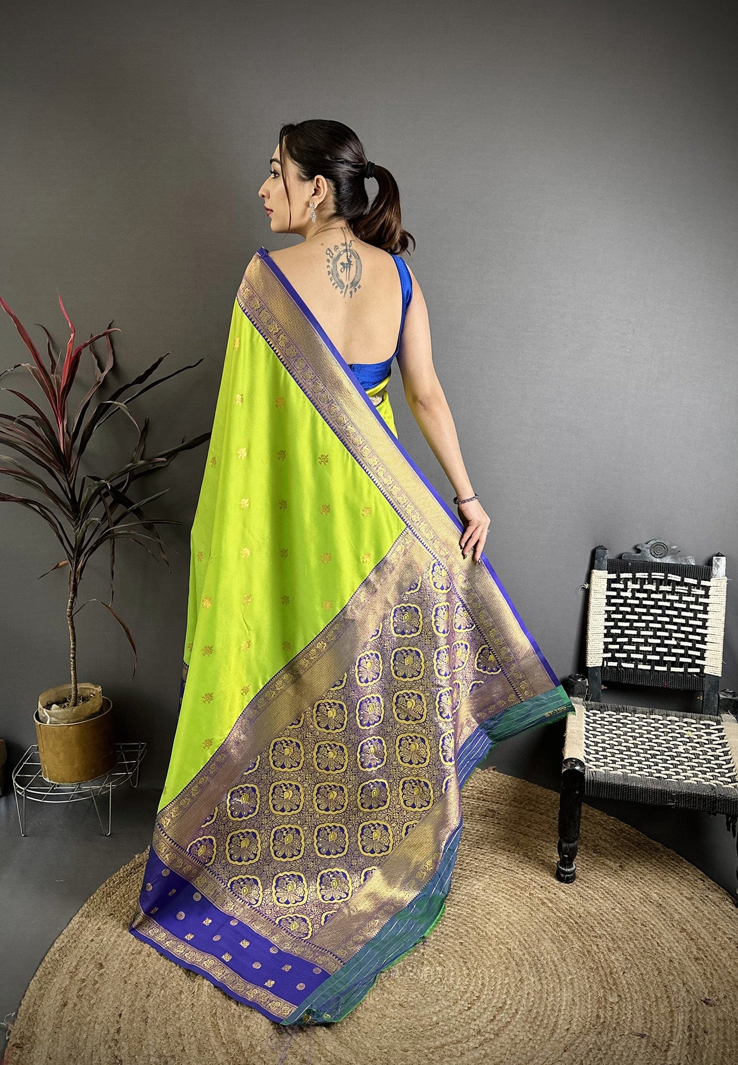 Elora Parrot Green Soft Silk Small Floral Zari Butti Gold Zari Weaving Banarasi Saree