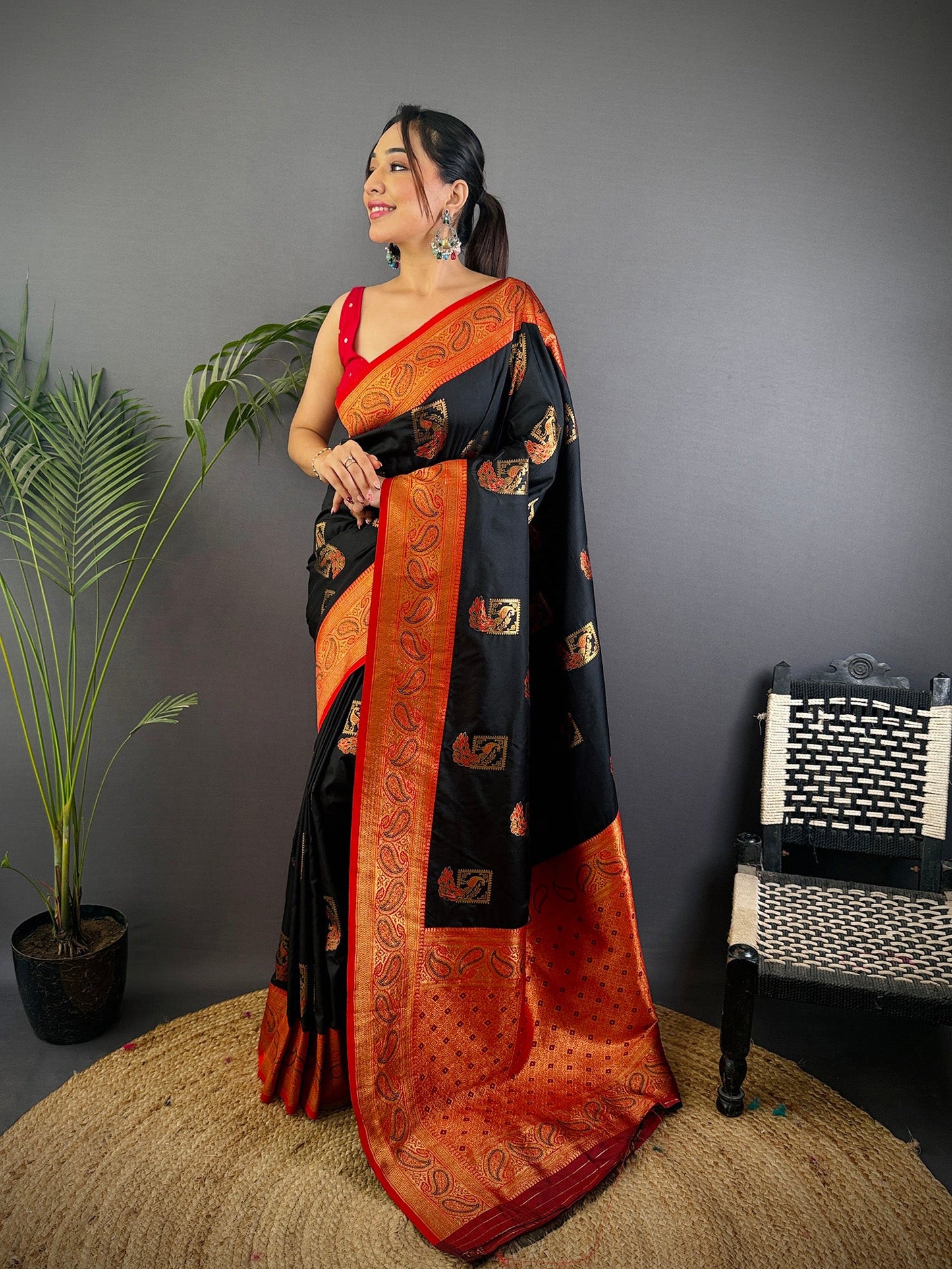 Elora Black Soft Silk Peacock Pattern Zari Weaving Contrast Border Banarasi Saree