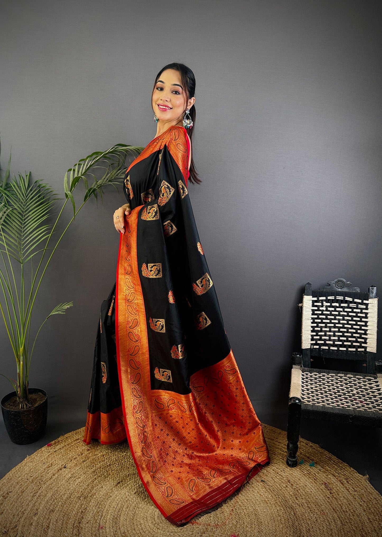 Elora Black Soft Silk Peacock Pattern Zari Weaving Contrast Border Banarasi Saree